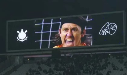 Cássio é homenageado pelo Corinthians antes de duelo contra Cruzeiro