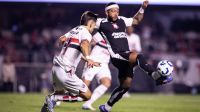 Dorival explica saída de Memphis Depay no clássico São Paulo x Corinthians