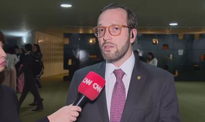 "Lula está provocando EUA reiteradamente", diz deputado Filipe Barros à CNN