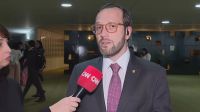 "Lula está provocando EUA reiteradamente", diz deputado Filipe Barros à CNN