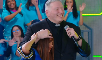 Lexa chora ao vivo na TV após fala de Padre Marcelo Rossi; assista