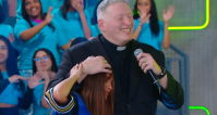 Lexa chora ao vivo na TV após fala de Padre Marcelo Rossi; assista