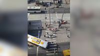 Ônibus são usados como barricadas após operação em Madureira, no Rio