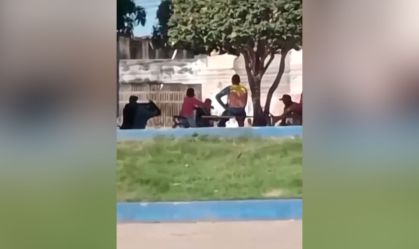 Vídeo flagra agressão de policiais a homem no meio da rua no Maranhão