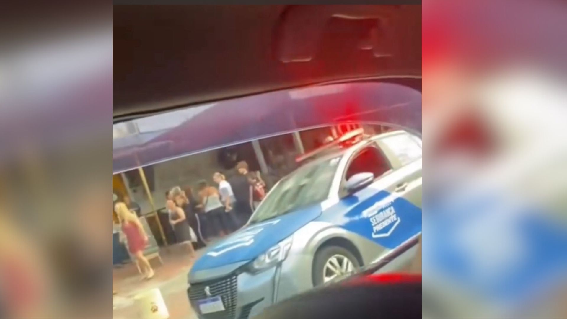 Mulher baleada na cabeça em restaurante no RJ