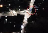 Vídeo: criminosos passam em frente à viatura da PM e não são abordados