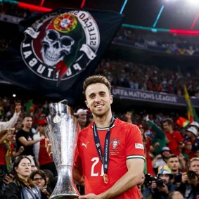 Diogo Jota with the Nations League Cup
