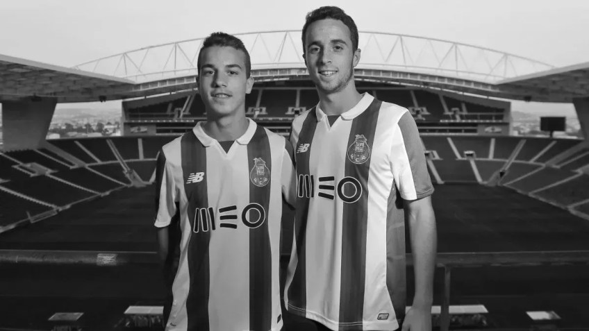 Atacante Diogo Jota e o irmão André Silva • Divulgação/Porto
