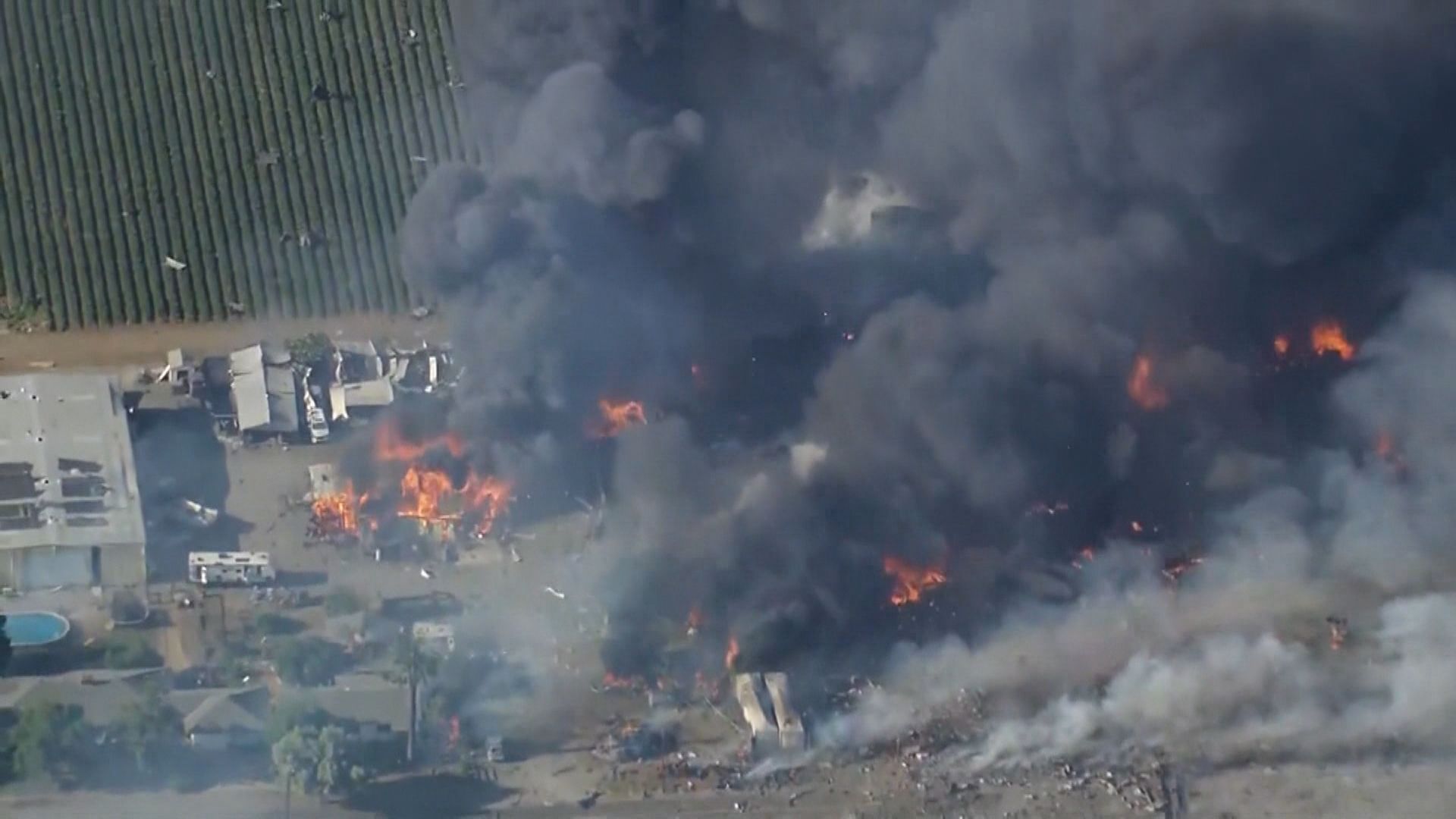 Explosão em depósito de fogos de artifício na Califórnia, Estados Unidos