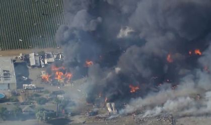 Depósito de fogos de artifício pega fogo e explode na Califórnia