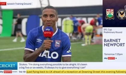 TV britânica exibe jogador “peladão” levando palmadas ao vivo; veja