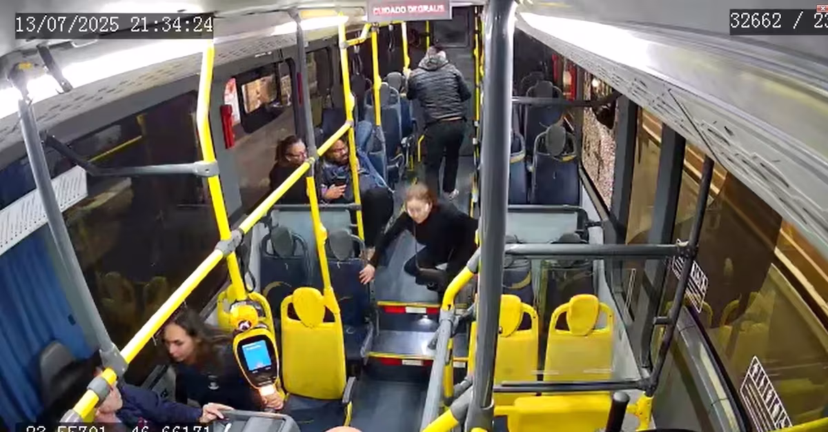 Ataques a ônibus seguem em SP; veículo é vandalizado na Avenida Paulista