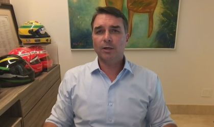 Decisão sobre cautelares é dúbia para calar Bolsonaro, diz Flávio à CNN