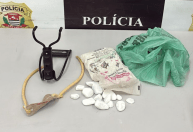 Homem atacou ônibus com estilingue, pedra de aquário e chumbada para pesca