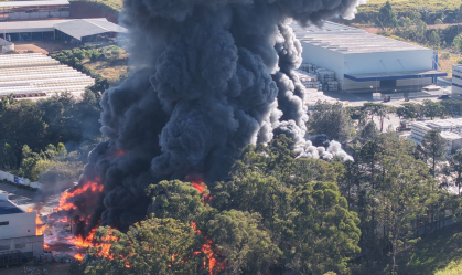 Incêndio em indústria em Guarulhos (SP) durou cinco horas; veja imagens