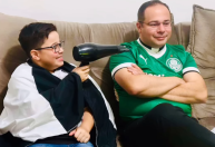 Após oração, garoto assiste eliminação do Palmeiras com padre: "épica"