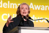 Hillary Clinton critica tarifas de Donald Trump ao Brasil