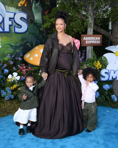 Rihanna com os filhos Riot e RZA • Steve Granitz/FilmMagic via Getty Image