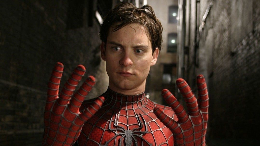 Tobey Maguire como Peter Parker em "Homem-Aranha 2" • Reprodução/Sony Pictures