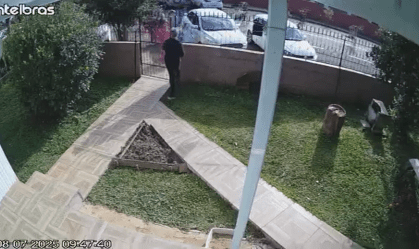 RS: Vídeo mostra crianças correndo para casa vizinha após ataque em escola