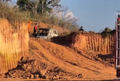 Corpo é encontrado carbonizado dentro de um carro em Minas Gerais