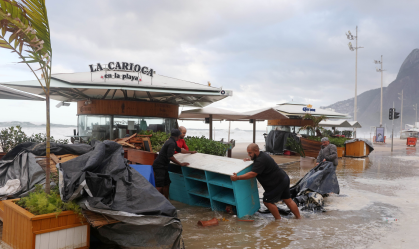 Prefeitura do Rio interdita orla do Leblon após ressaca do mar