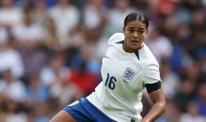 Jess Carter atuando pela Inglaterra