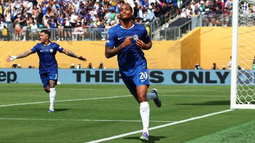 João Pedro amplia para o Chelsea