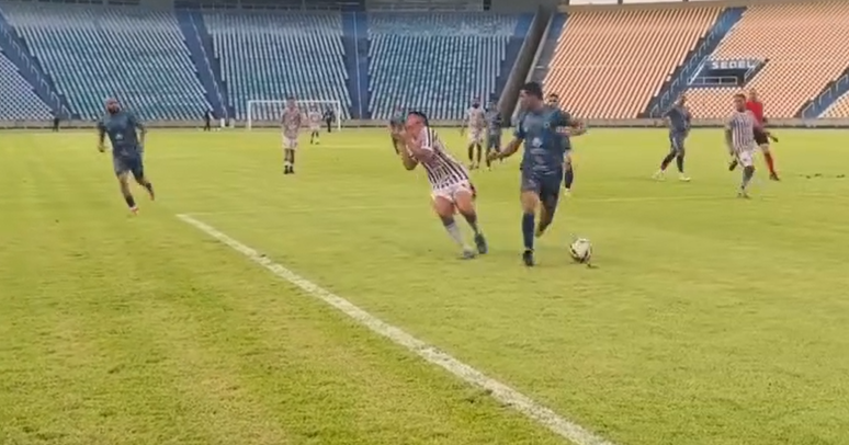 Jogador é atingido por linha de pipa
