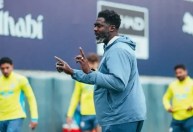 City efetiva Kolo Touré como auxiliar de Pep Guardiola: "Impressionados"
