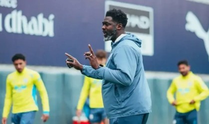 City efetiva Kolo Touré como auxiliar de Pep Guardiola: "Impressionados"