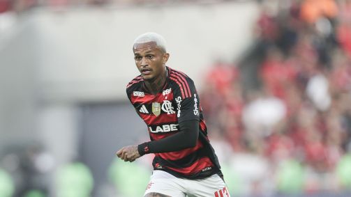 Lateral Wesley em ação pelo Flamengo