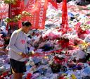 Elenco do Liverpool acompanha família de Diogo Jota em memorial de Anfield