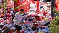 Elenco do Liverpool acompanha família de Diogo Jota em memorial de Anfield