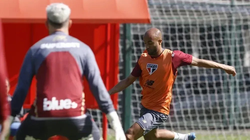 Lucas Moura em treino do São Paulo
