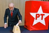 No Rio, Lula vota na eleição do PT antes de encontro do Brics