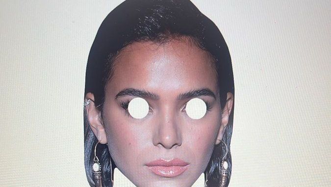 Máscara de Bruna Marquezine