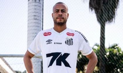Santos anuncia a contratação de Mayke, lateral ex-Palmeiras