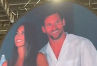 Messi e esposa são flagrados pela “kiss cam” no show do Coldplay