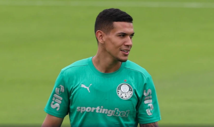 Clube europeu anuncia contratação de zagueiro do Palmeiras