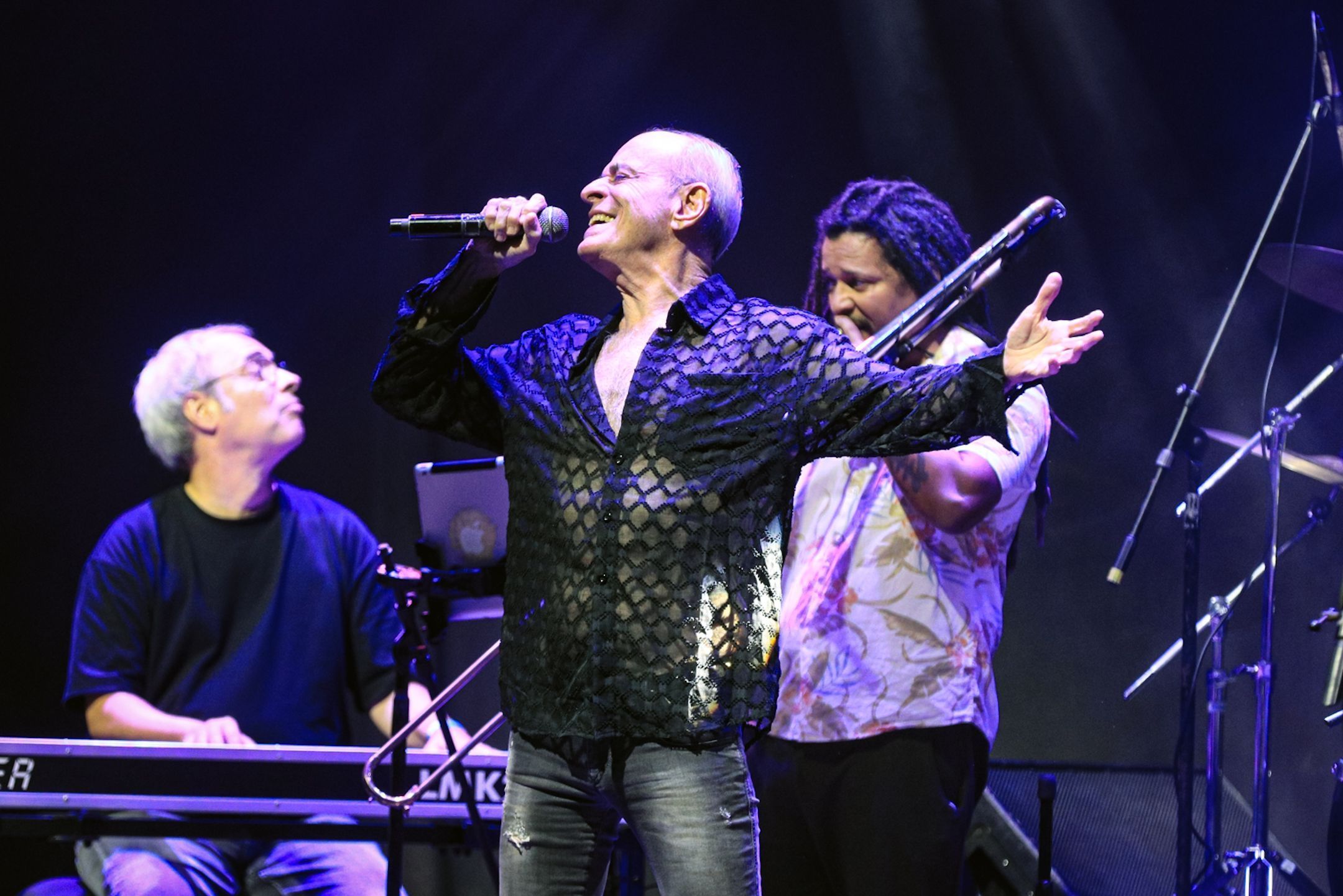 Ney Matogrosso sobe ao palco com Os Cajueiros em show "Viva Cazuza", no Rio • Victor Chapetta - Agnews