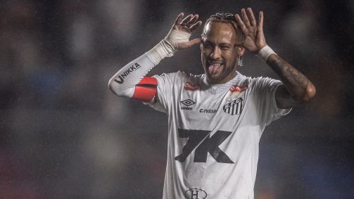 Neymar durante amistoso entre Santos x Desportiva Ferroviária
