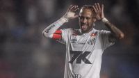 Com gol de Neymar e passe de Robinho Jr, Santos vence amistoso em Cariacica