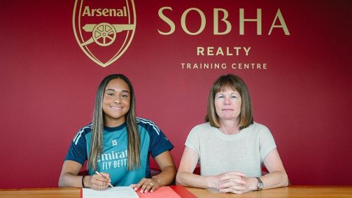 Olivia Smith assina com o Arsenal