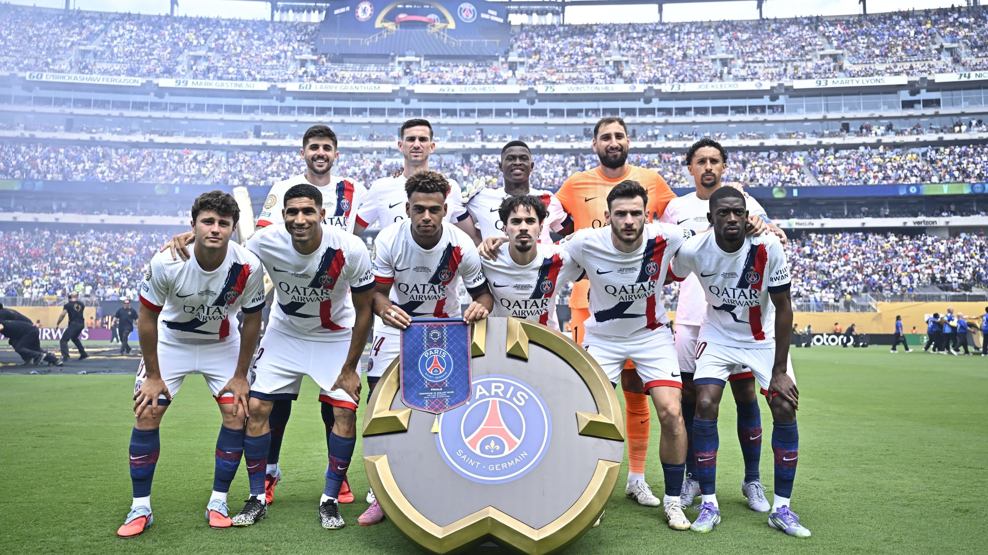 Elenco do PSG antes do confronto
