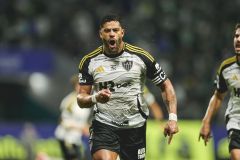 Hulk faz golaço de falta