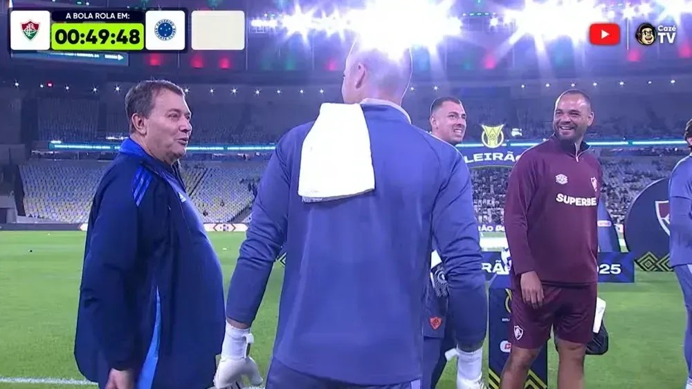 Pedrinho tem resenha com Fábio antes de jogo do Cruzeiro com o Fluminense