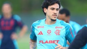 Pedro não se desculpa após críticas, mas explica atitudes ao elenco do Flamengo