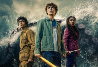 Elenco de "Percy Jackson" manda "oi" para fãs antes do painel na CCXP25