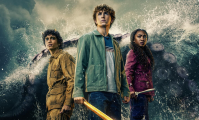 Elenco de "Percy Jackson" manda "oi" para fãs antes do painel na CCXP25